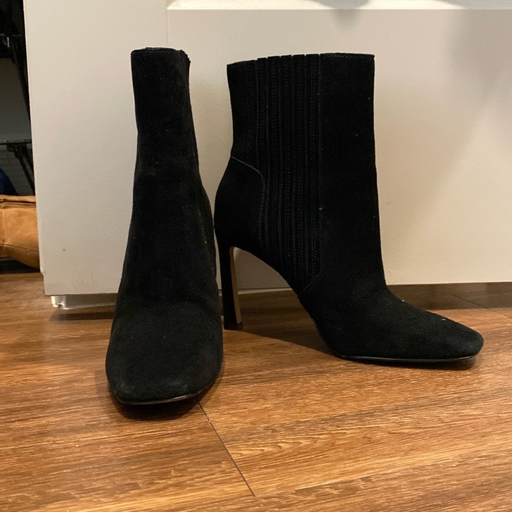 Vincent Camuto black booties size 6.5